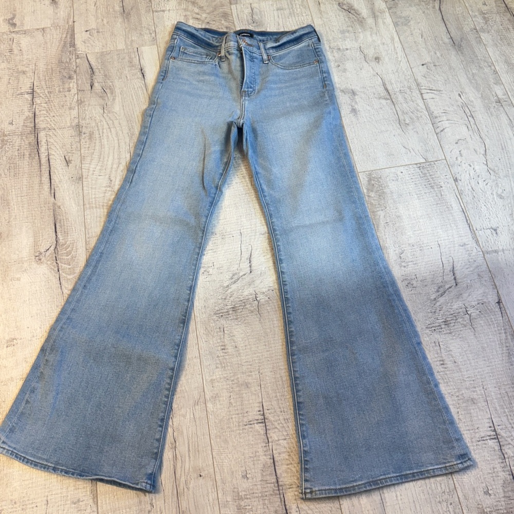 🌸 Express 70s Flare Mid Rise Jeans – Size 4S 🌸